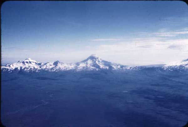 Volcano_as_seen_from_air_near_Cold_Bay_Alaska.jpg